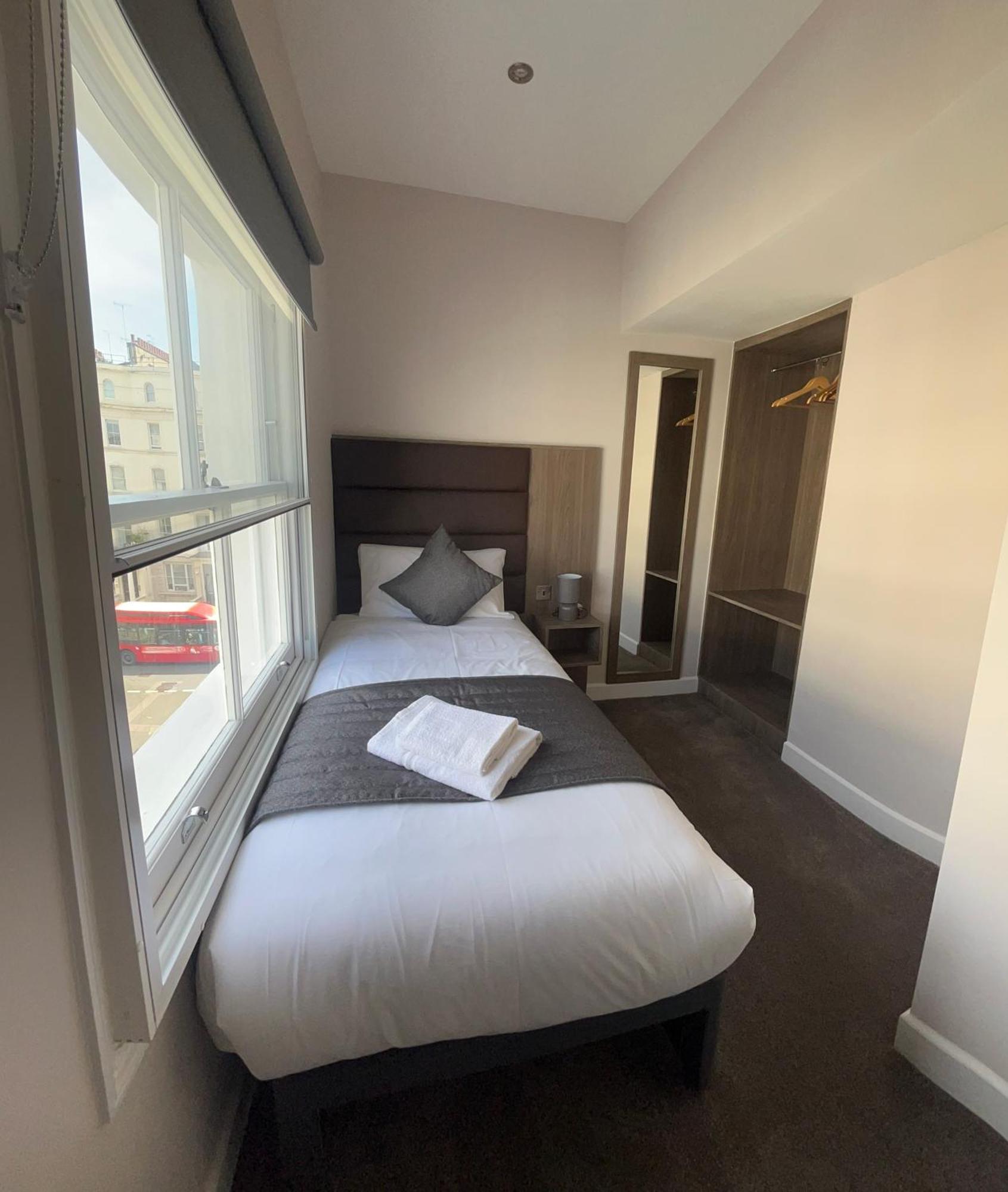 Reem Hotel Лондон Екстериор снимка