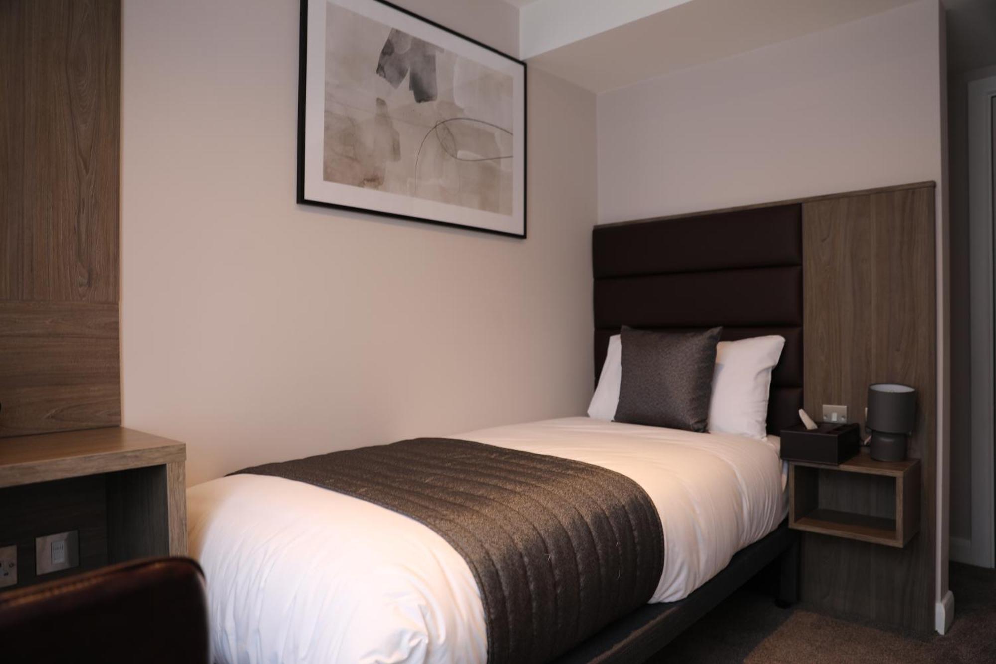 Reem Hotel Лондон Екстериор снимка
