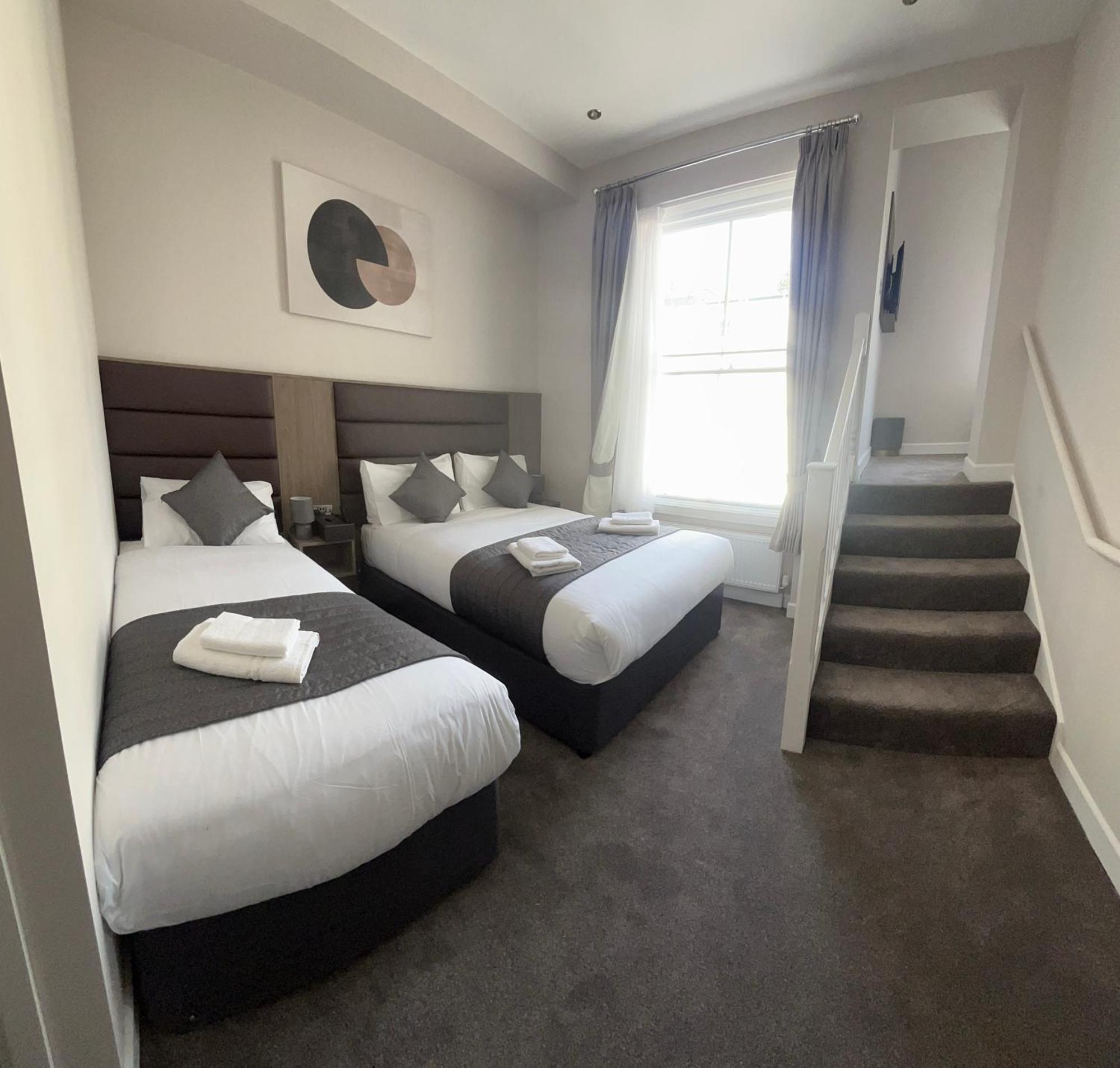 Reem Hotel Лондон Екстериор снимка