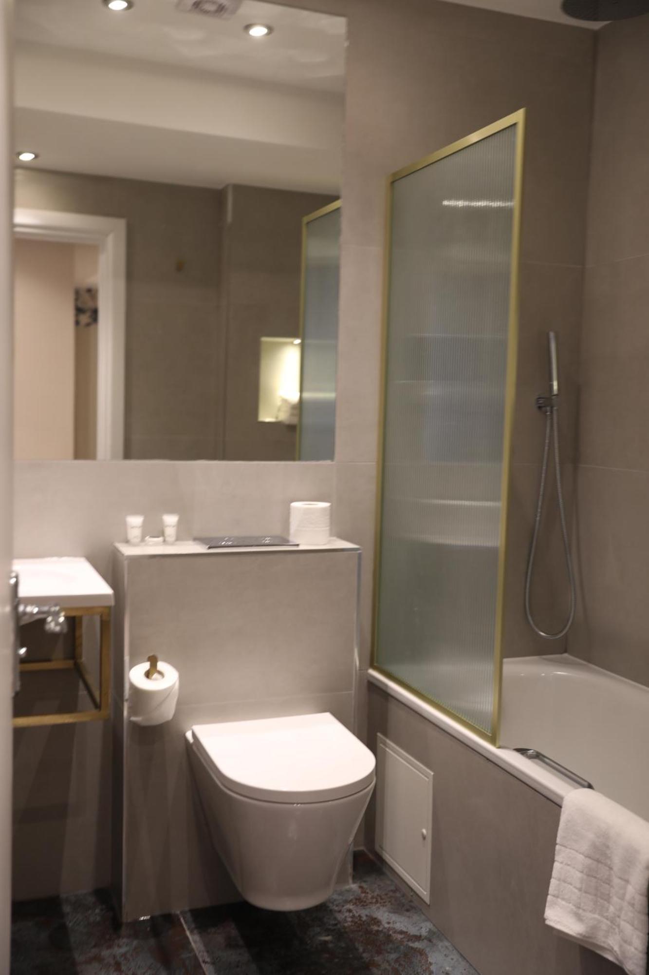 Reem Hotel Лондон Екстериор снимка