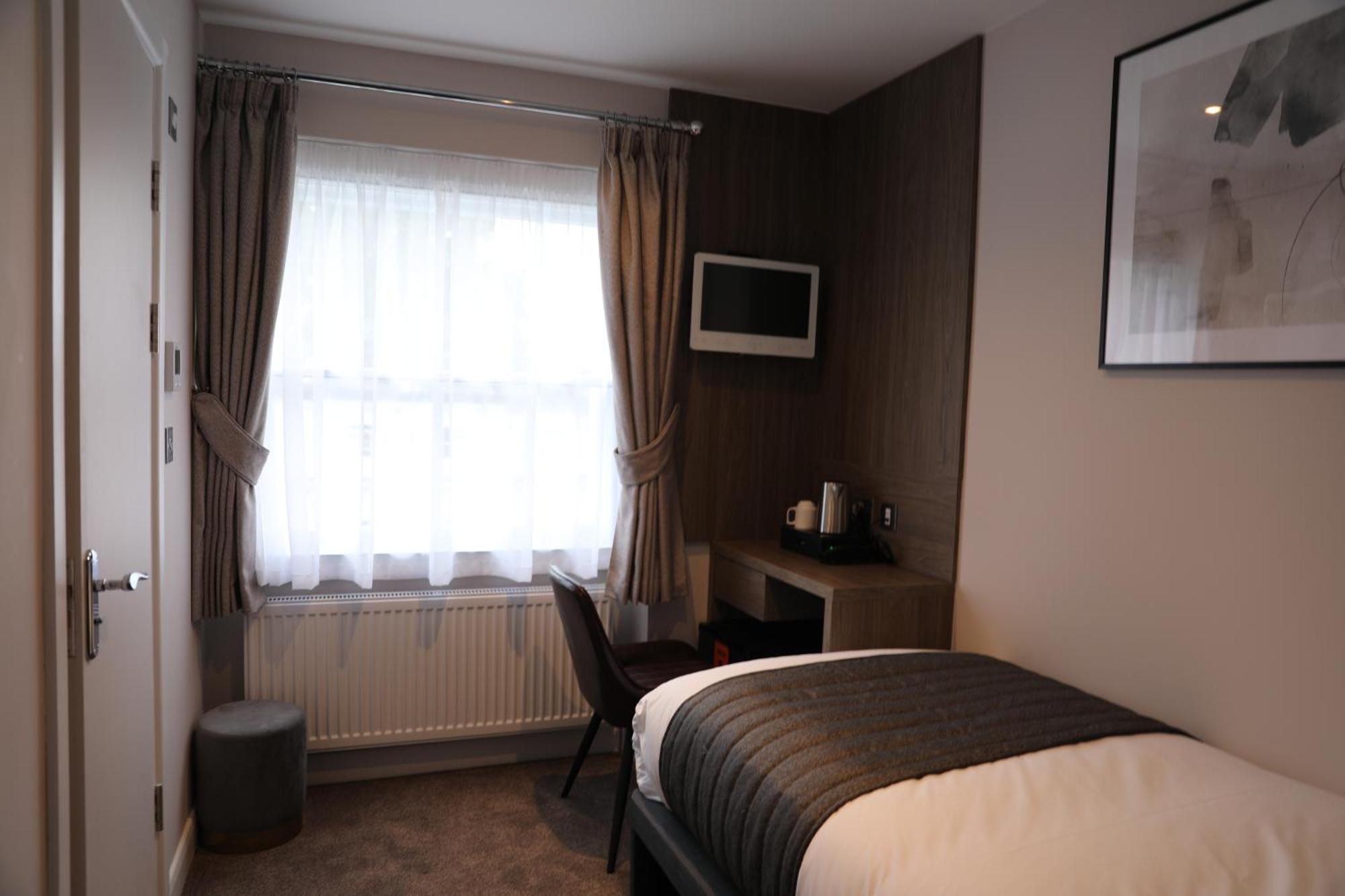 Reem Hotel Лондон Екстериор снимка