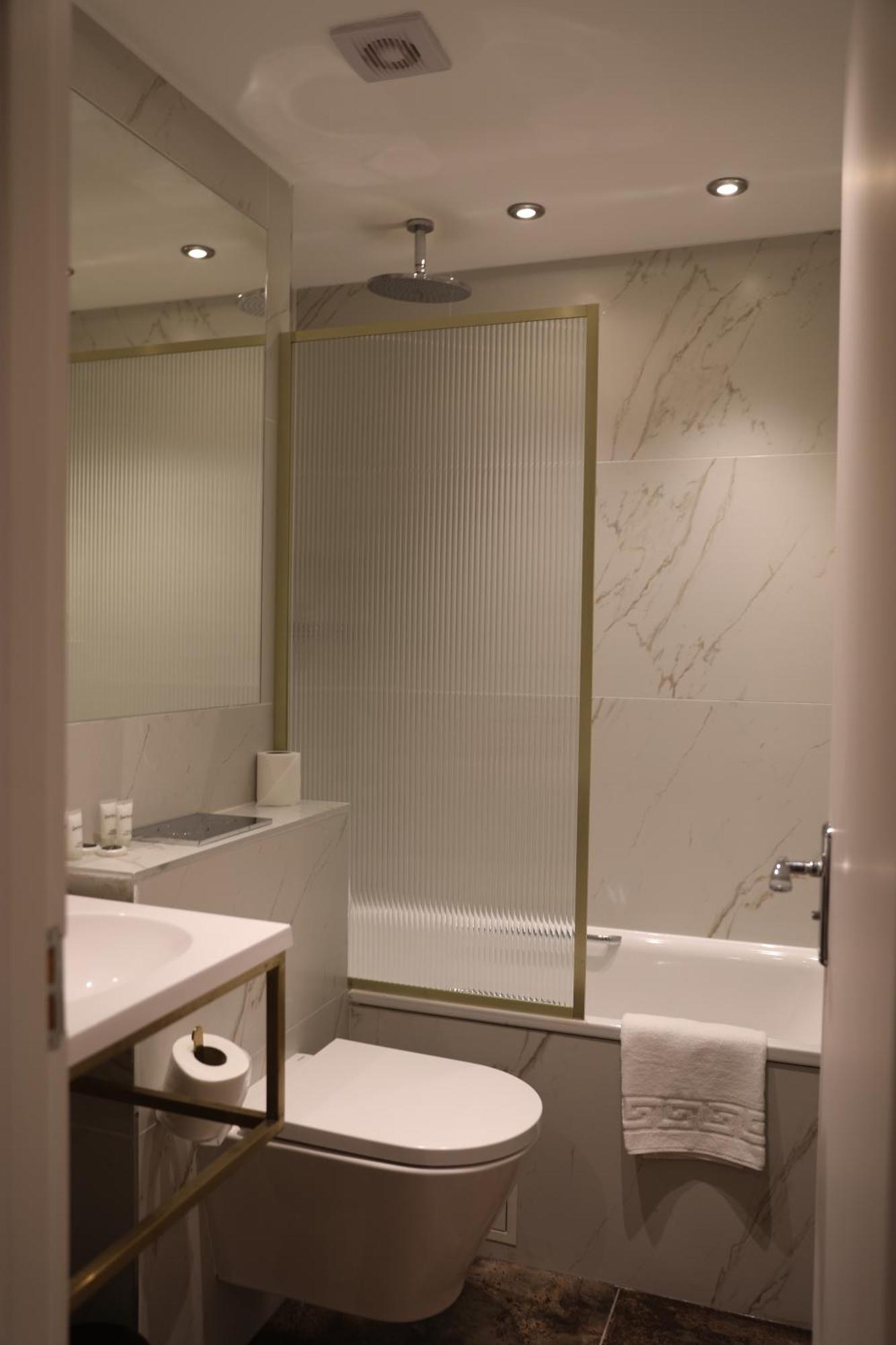 Reem Hotel Лондон Екстериор снимка