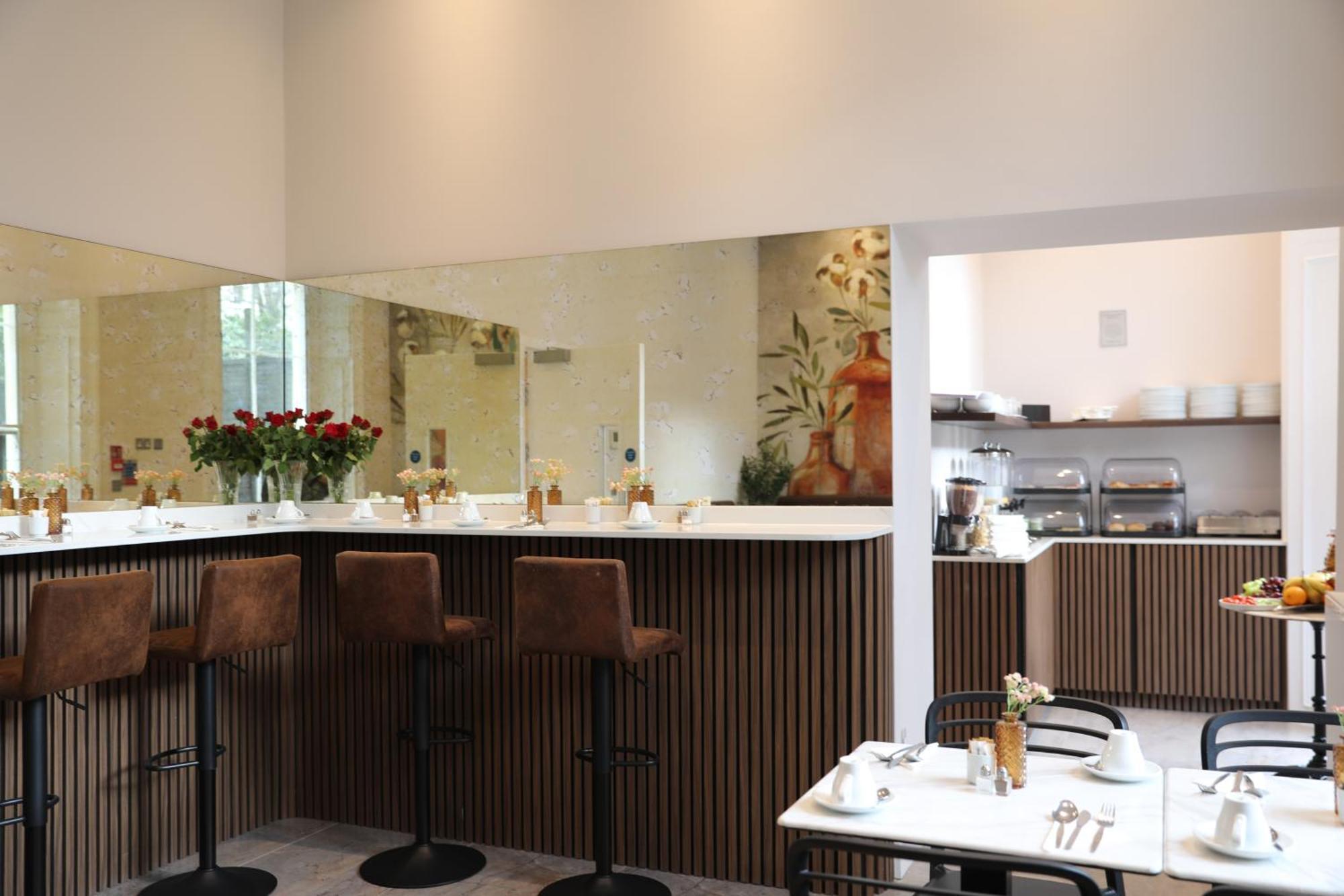 Reem Hotel Лондон Екстериор снимка