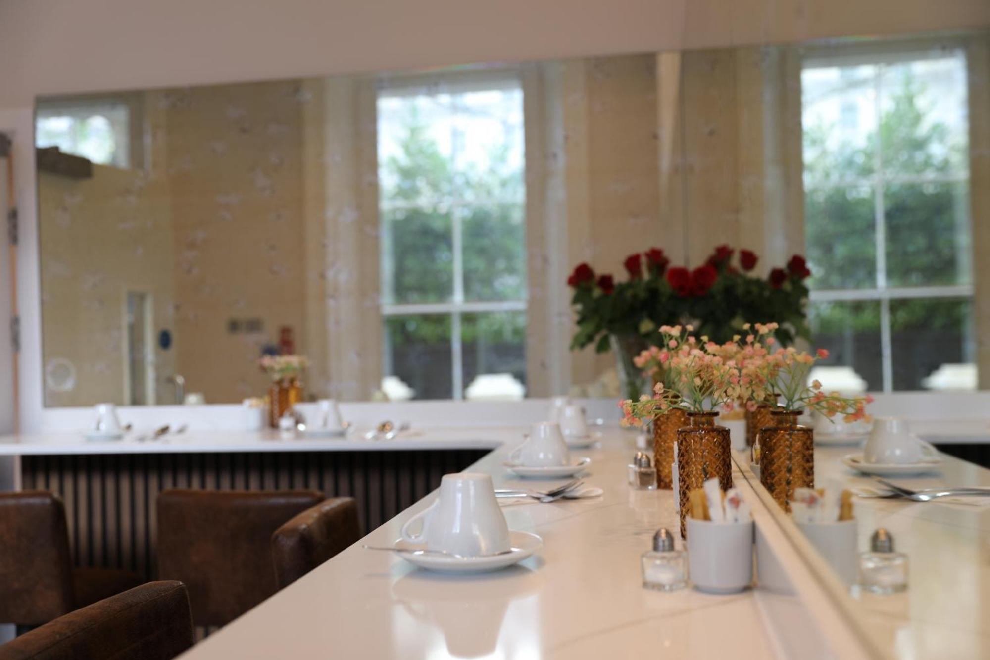 Reem Hotel Лондон Екстериор снимка
